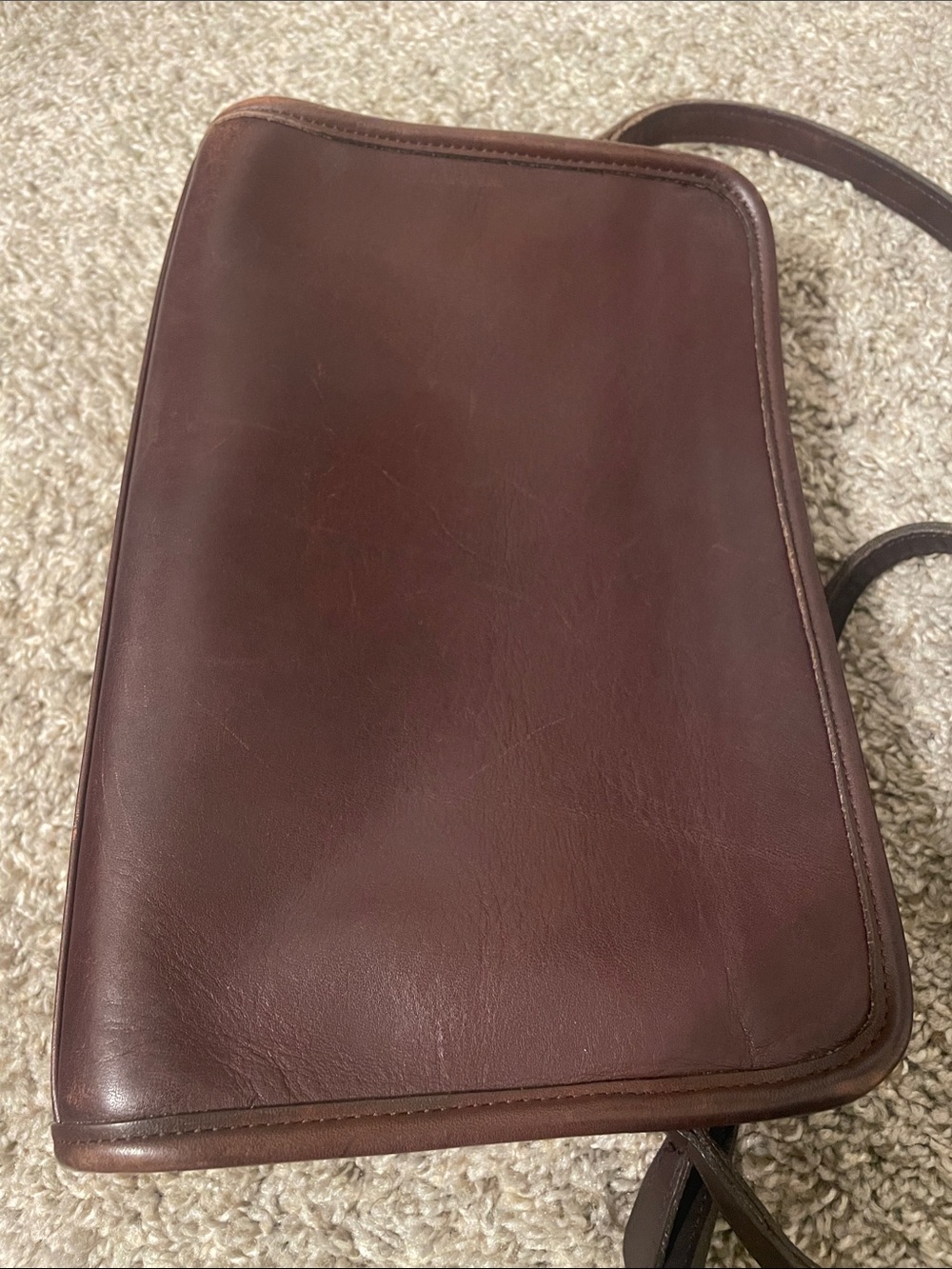 Vintage Coach Leather Crossbody zipper Bag in chocolate brown color - Picture 3 of 16